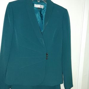 Tahari 2pc skirt suit